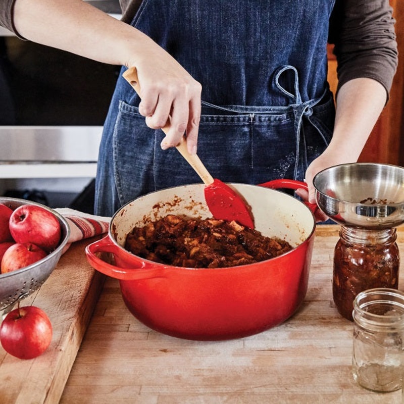 Le Creuset Signature 5.5 Quart Round Dutch Oven