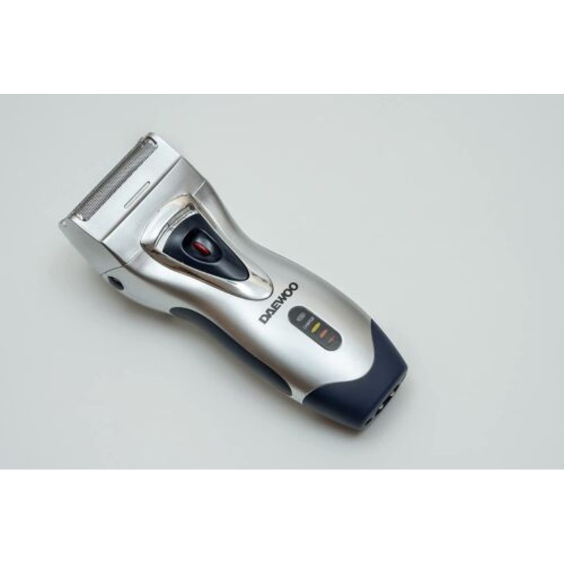 Daewoo DSM4030 Rechargeable Shaver Cord/Cordless 220-240v~50/60Hz